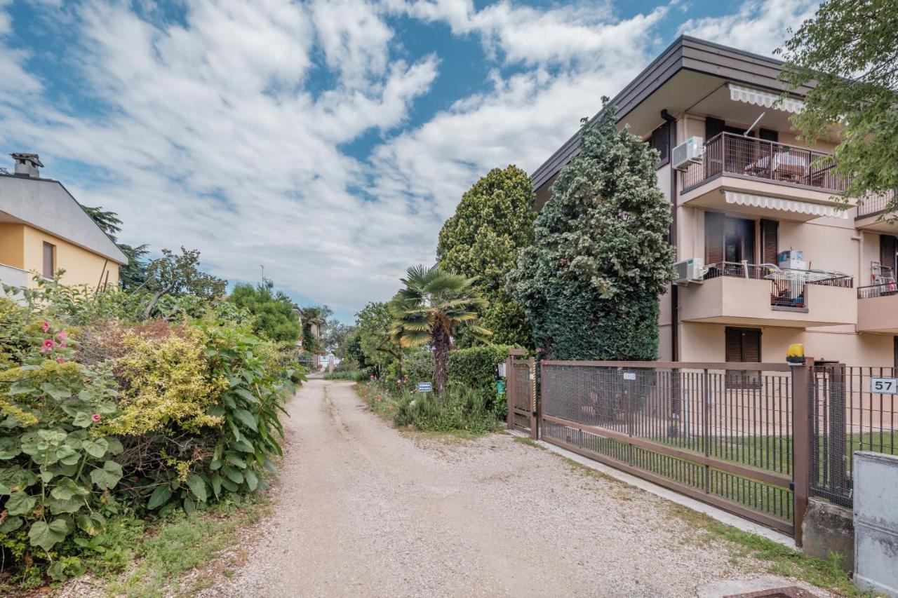 Casa Lugana 15 - Monolocale Con Piscina Fronte Lago Sirmione Extérieur photo